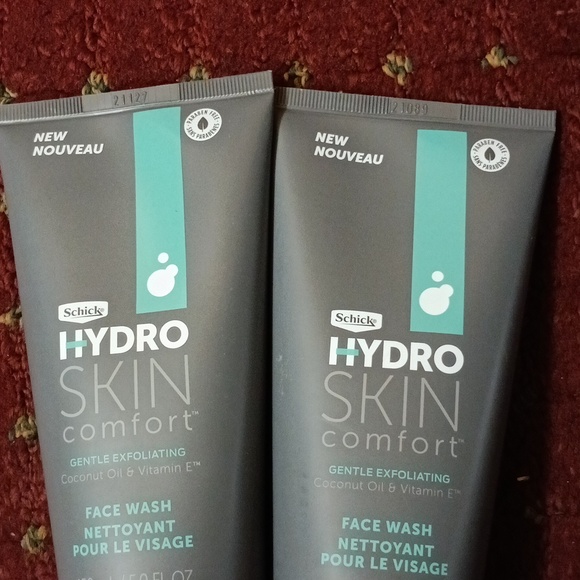 2 Schick Hydro Skin Comfort Gentle Exfoliating CoConut Oil & Vitamin E Face Wash - Picture 1 of 2